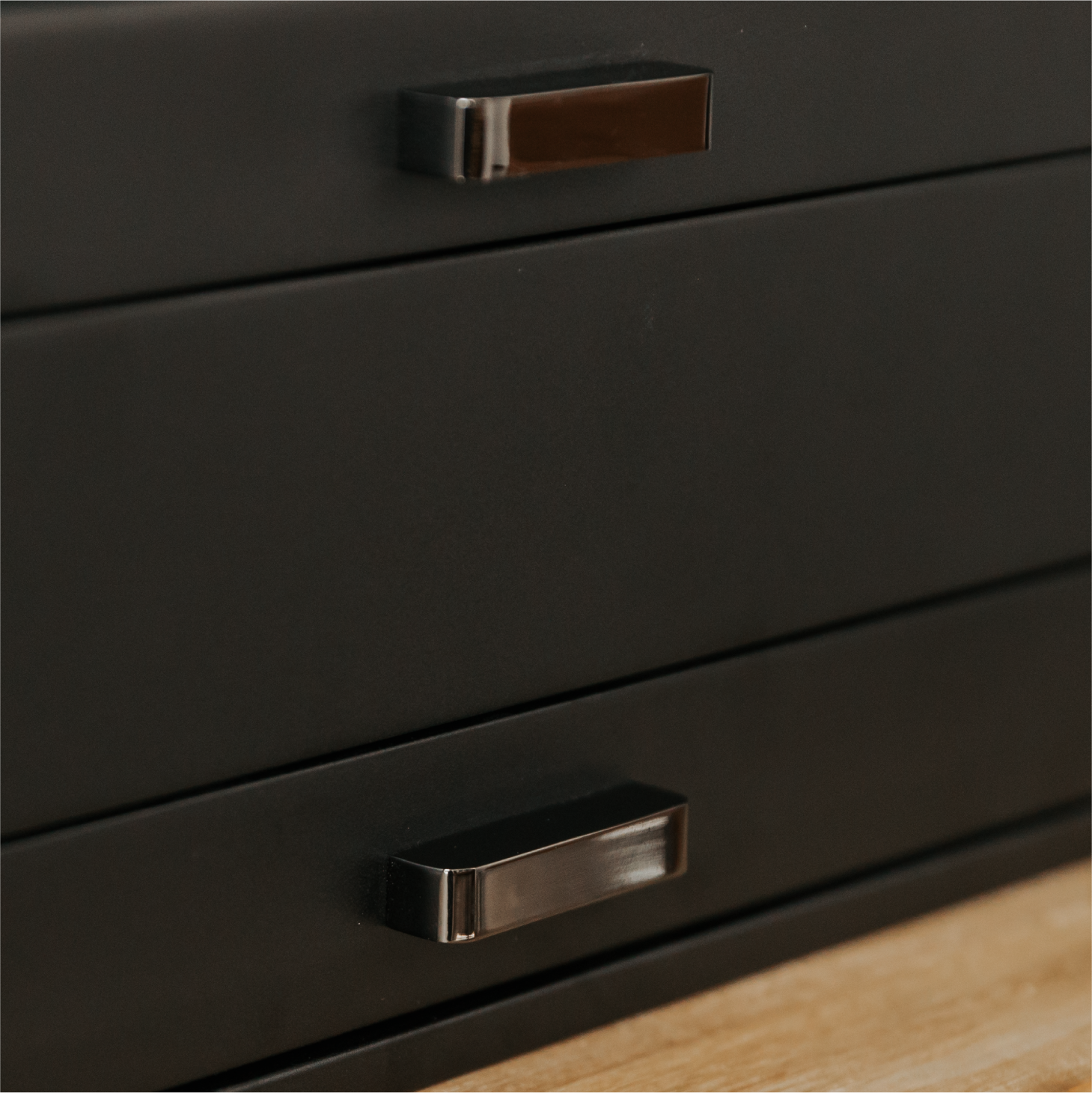 “Black Edition Military Watch Box – Tactical Storage for Your Timepieces”
