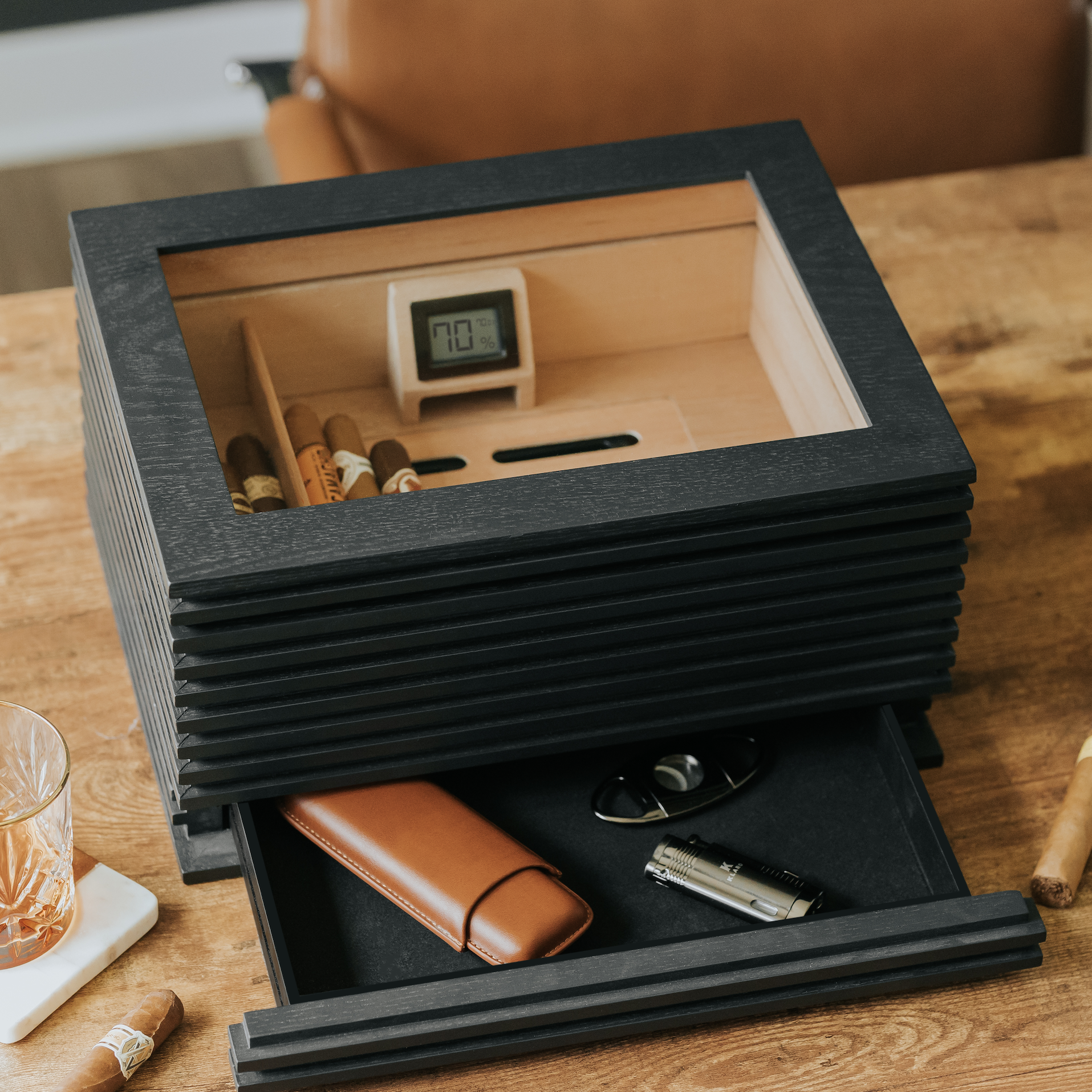“KOBI Glass Top – The Humidor with Nothing to Hide”