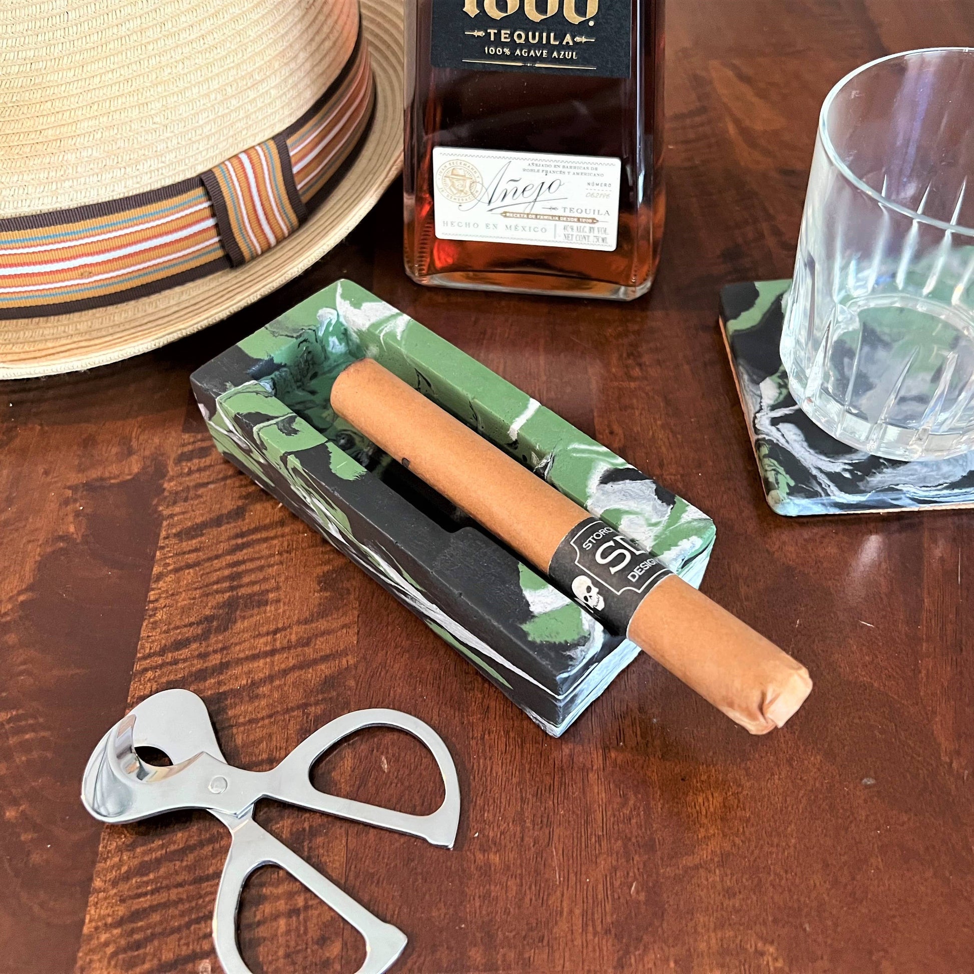 Concrete Cigar Ashtray Stand Holder Rest: Solid grey