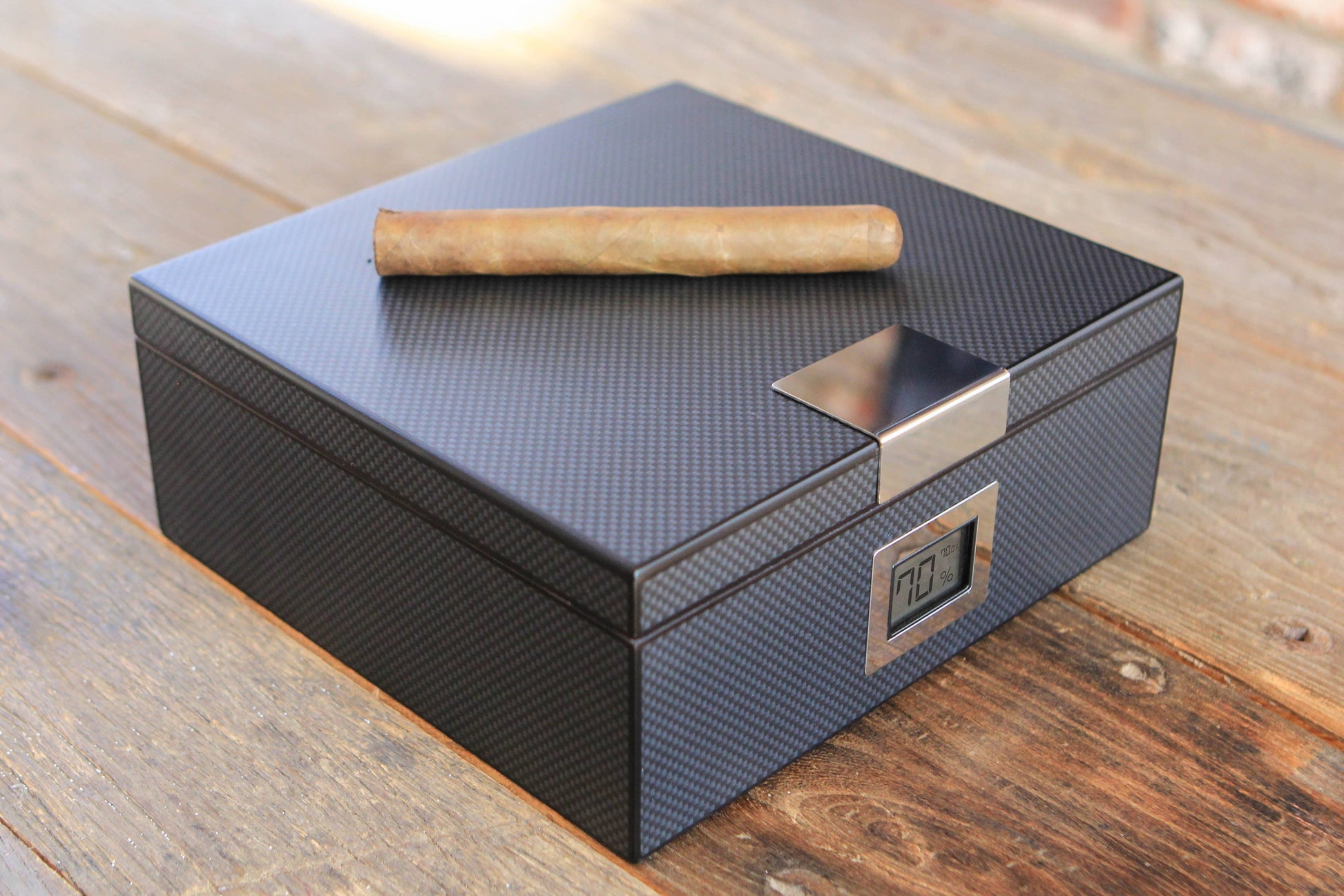 “The Kingston – A Humidor for the Resolute Gentleman” - Carbon Fiber