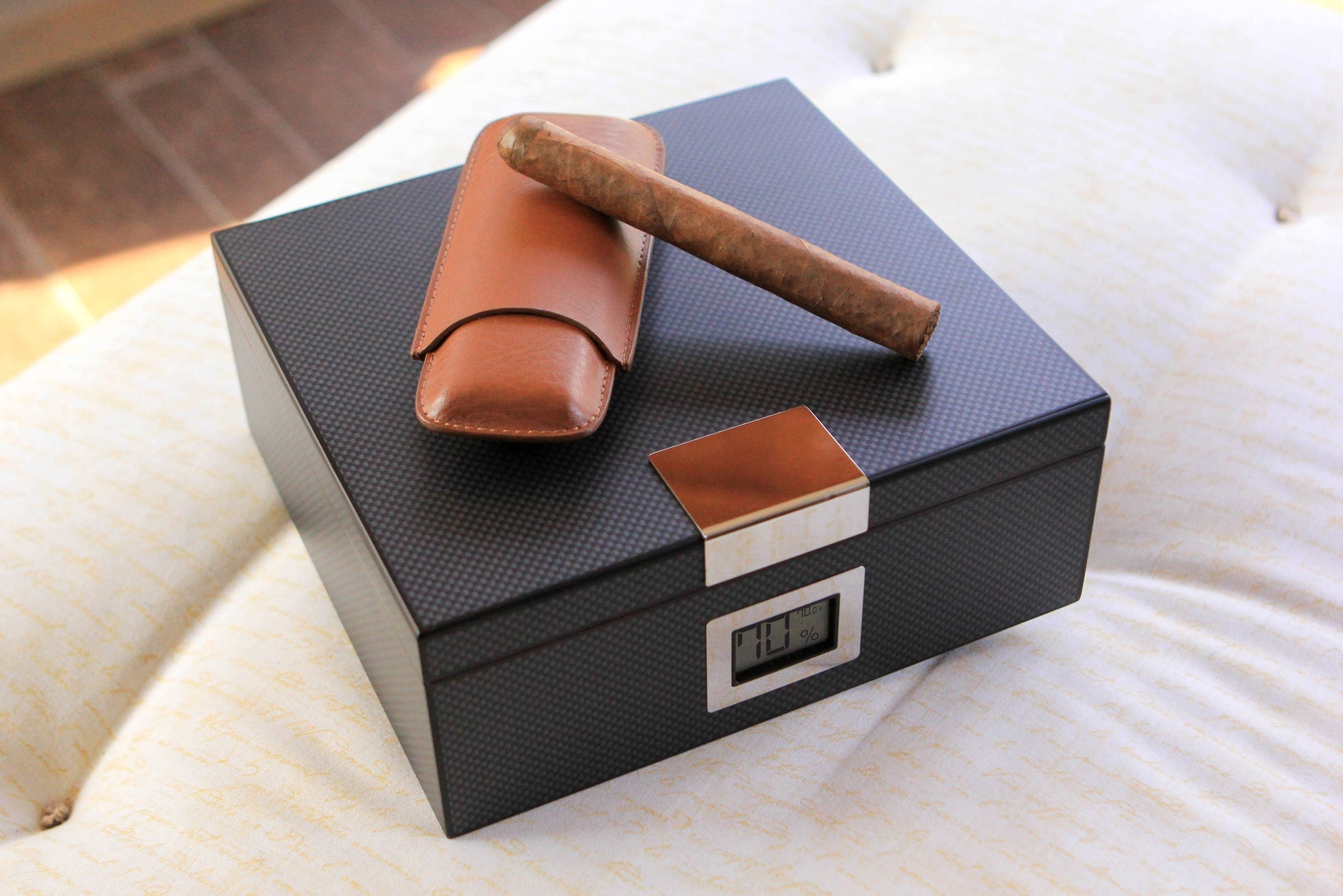 “The Kingston – A Humidor for the Resolute Gentleman” - Carbon Fiber
