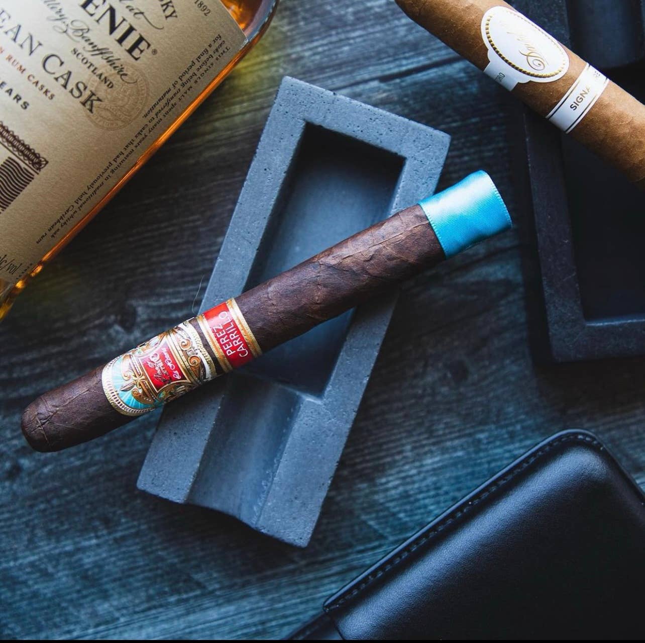 Concrete Cigar Ashtray Stand Holder Rest: Solid grey