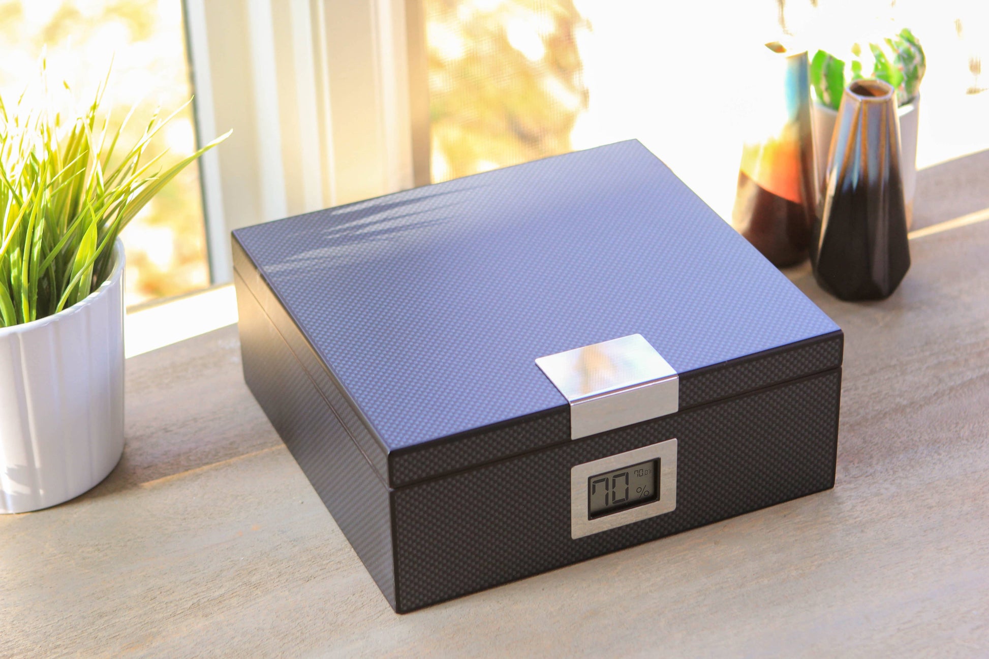 “The Kingston – A Humidor for the Resolute Gentleman” - Carbon Fiber